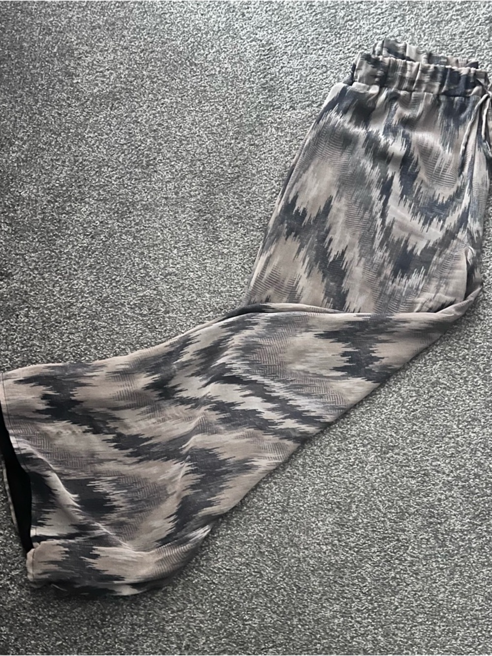 Woven Chevron wide legged pants in Gray and Cream
